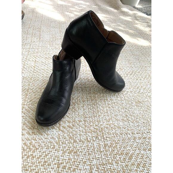 Vionic Booties Jolene Boots Leather Zipper Opening Water Resistant Black 7 - Picture 3 of 10